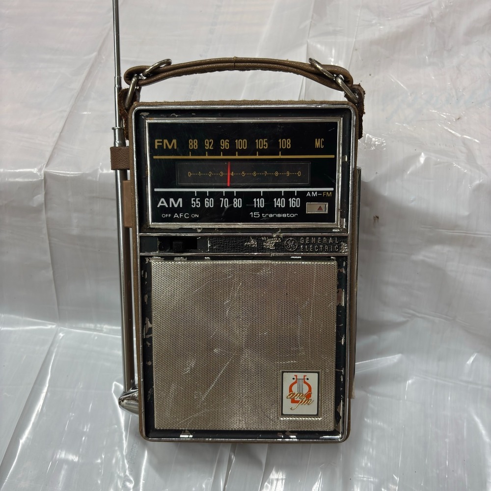 Vtg GE General Electric Portable Radio AM/FM Transistor P-975F Tested-Works - Picture 4 of 14